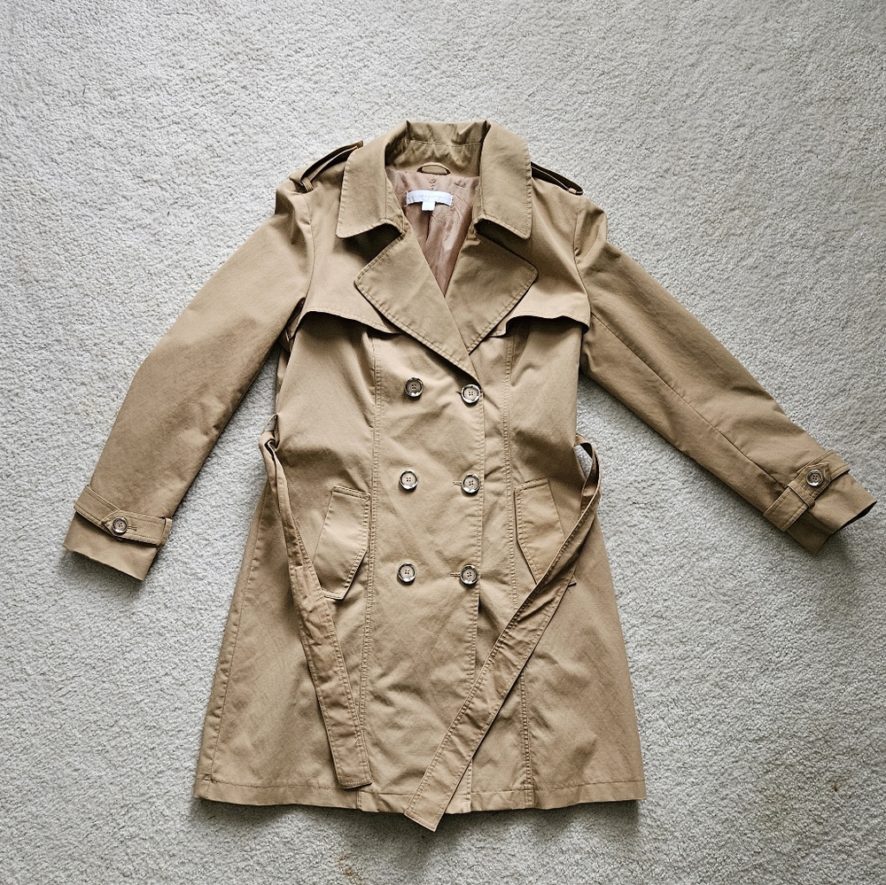 Classic Tan Double-Breasted Women's Trench Coat